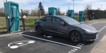 Electra installe 300 points de charge de véhicule électrique dans les magasins Jardiland