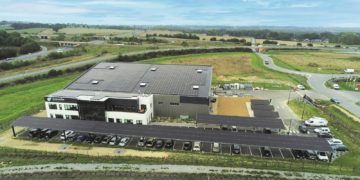 Un nouveau siège doté de panneaux solaires pour Émeraude Solaire