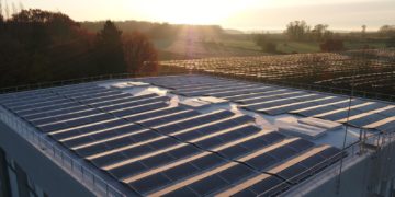 TotalEnergies produit 500 MW grâce au solaire sur les sites professionnels