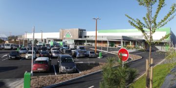 69 magasins Leroy Merlin s'équipent d'un éclairage LED plus économe