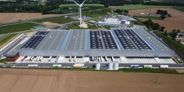 Solstyce réalise une toiture solaire sur un bâtiment logistique à Saint-Caradec (22)