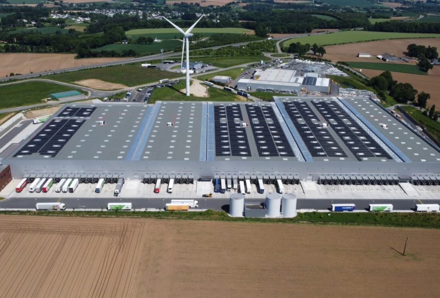 Solstyce réalise une toiture solaire sur un bâtiment logistique à Saint-Caradec (22)